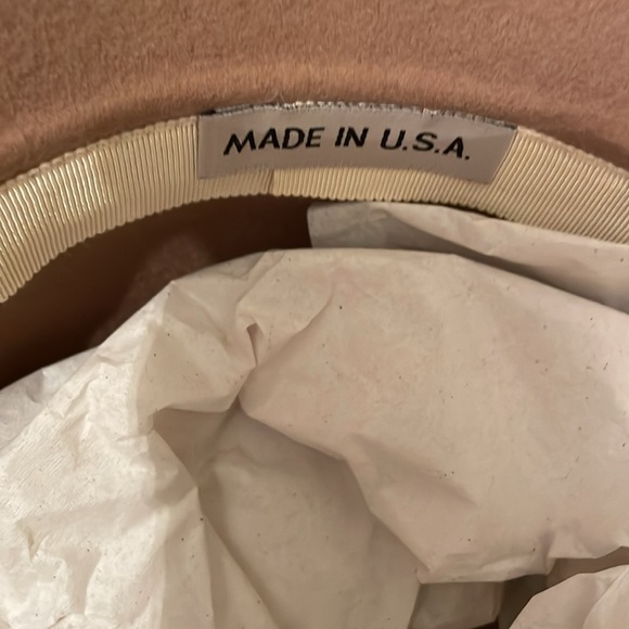Beautiful tan dressy hat nwt